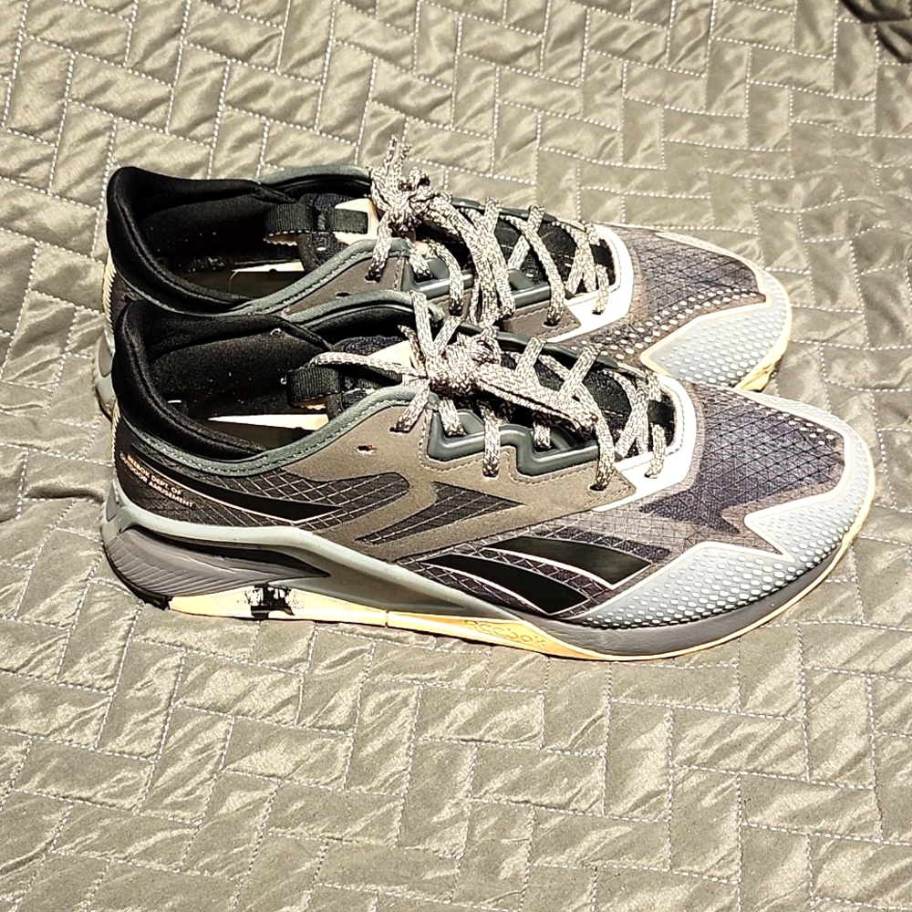Reebok cross training shoes 9.5 Men's